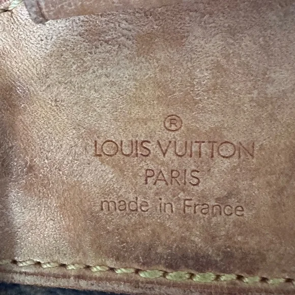 Louis Vuitton Montsouris MM - Picture 3 of 13